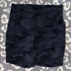 Lululemon Athletica Black Camo Bike Shorts, Size 10, like new